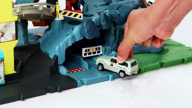 Matchbox Action Drivers Matchbox Volcano Escape Trackset, 2 of 9, play video