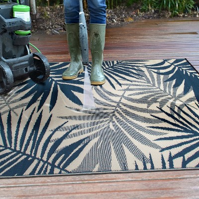 Blue Floral Reversible Synthetic Outdoor Rug, 5' x 7'