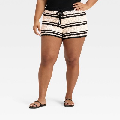Women's Mid-Rise Openwork Pull-On Shorts - Universal Thread™