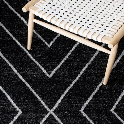 Black and Light Grey Geometric Synthetic Area Rug, 3' x 5'