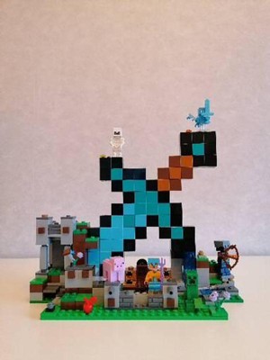  LEGO Minecraft The Sword Outpost 21244 Building Toys -  Featuring Creeper, Warrior, Pig, and Skeleton Figures, Game Inspired Toy  for Fun Adventures and Play, Gift for Kids, Boys, and Girls Ages