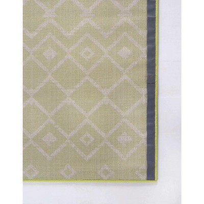 Green Trellis 8' x 10' Easy-Care Synthetic Area Rug