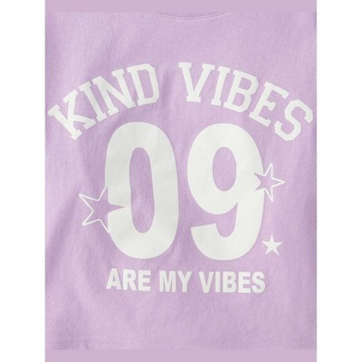 The Children's Place Girls Short Sleeve Kind Vibes Relaxed Cropped Graphic Tee Purple M (7/8) — фото 3