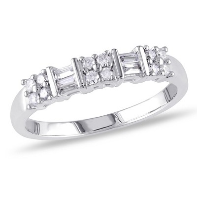 Everly Jewelry – 10K White Gold 1/4 TGW Round and Parallel Baguette Diamonds Fashion Ring