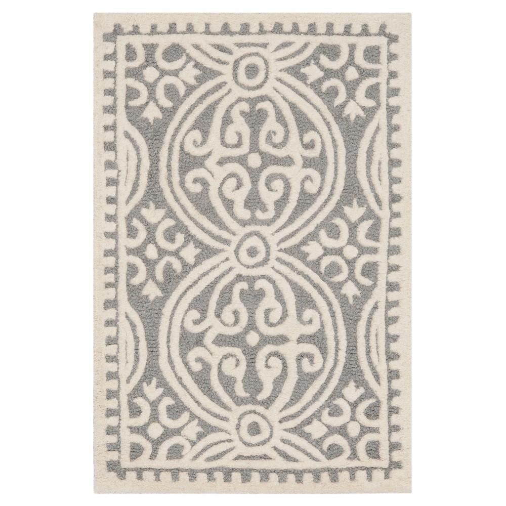 Silver/Ivory Quatrefoil Design Tufted Accent Rug 3'x5' - Safavieh