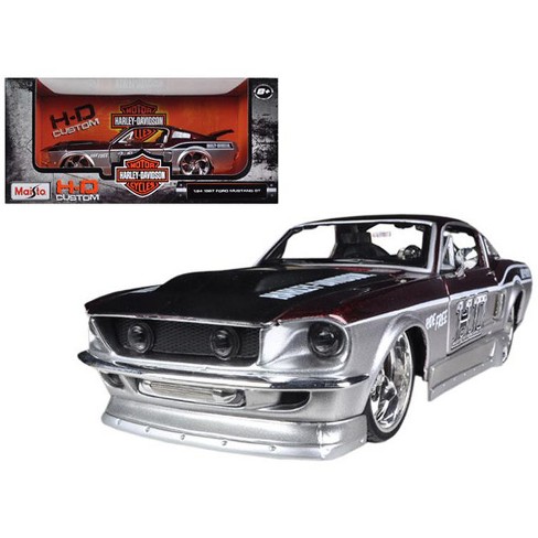 1:18 Scale 1967 Ford Mustang GTA Fastback Diecast Vehicle (Colors May Vary)