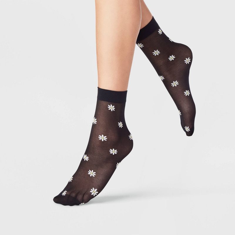 Women&#39;s 2pk Daisy Sheer Anklet Socks - A New Day&#8482; Black/White 4-10, 3 of 5