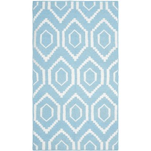 Dhurries DHU556 Hand Woven Flat Weave Indoor Rugs - Safavieh - 1 of 4
