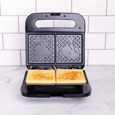 Uncanny Brands Peanuts Snoopy and Woodstock Waffle Maker