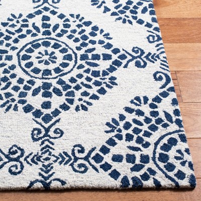 Ivory and Blue Hand-Tufted Wool Medallion Area Rug, 5' x 8'