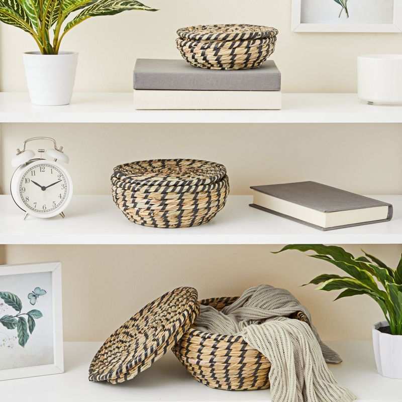 Juvale Decorative Seagrass Storage Baskets for Organizing, Round Woven Baskets in 3 Sizes with Lids, 3 Piece Set, 2 of 9