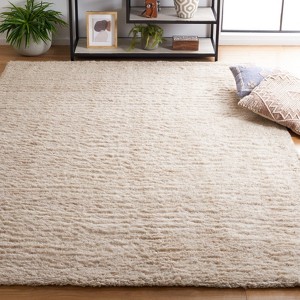 Casablanca CSB702 Hand Tufted Indoor Rug - Safavieh - 1 of 4