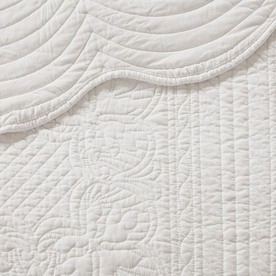 White King Microfiber Reversible Scalloped Edge Quilt Set