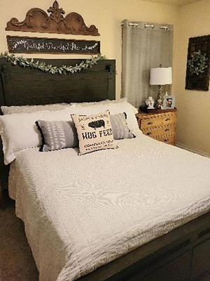 Hearth & Hand Magnolia Microstripe Quilt Sour Cream / Railroad Gray outlets - King - New