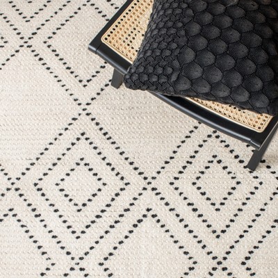 Ivory and Black Hand-Tufted Wool Shag Rug, 4' x 6'