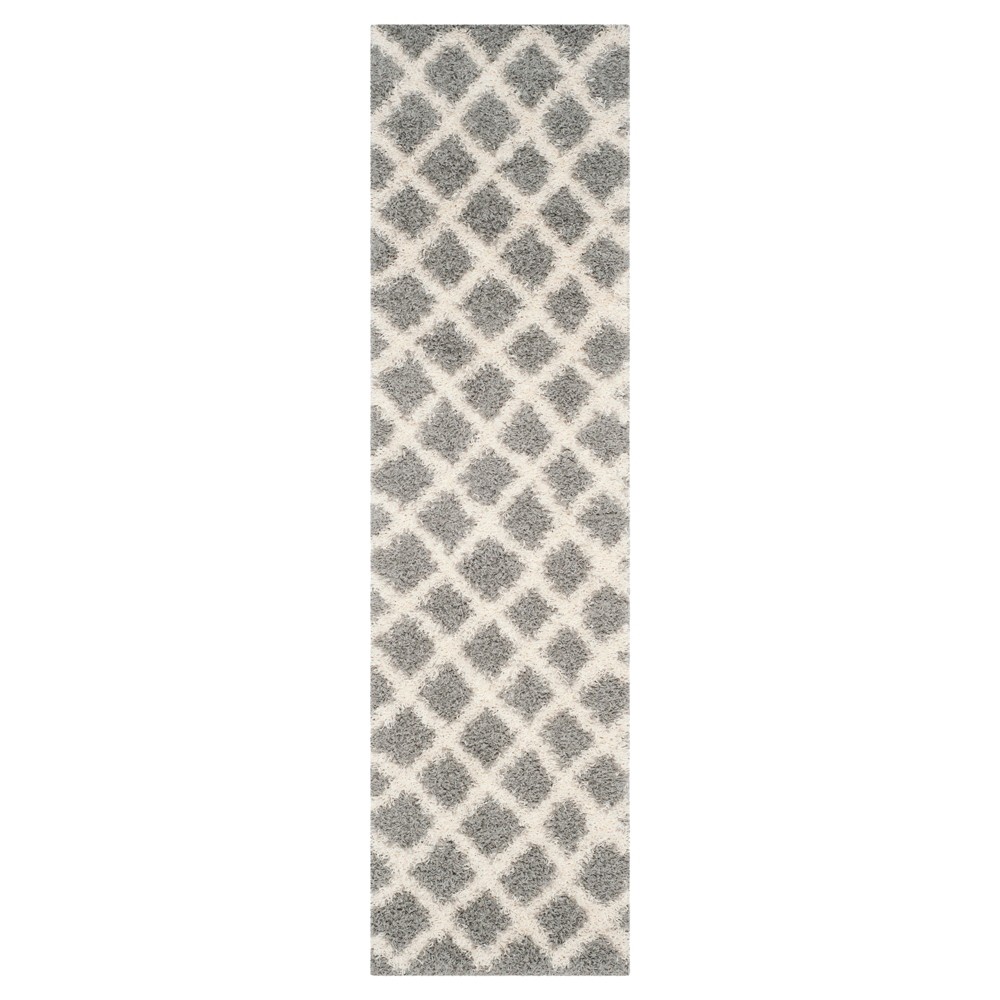 2'3inx8' Runner Gray/Ivory Geometric Loomed - Safavieh