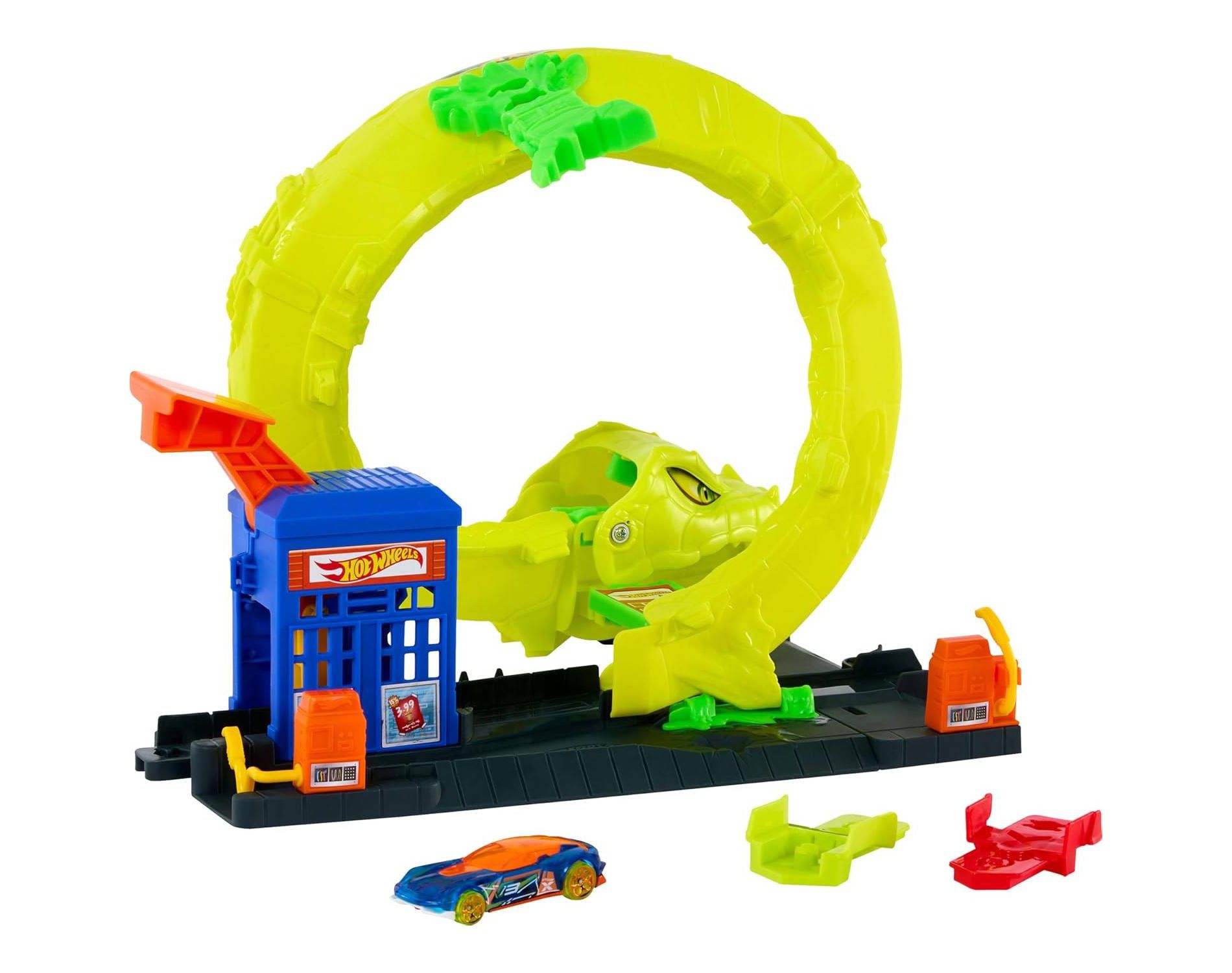 Hot Wheels Toy Car Track Set, Snake Gas Station Playset with 1:64 Scale Die-Cast Vehicle