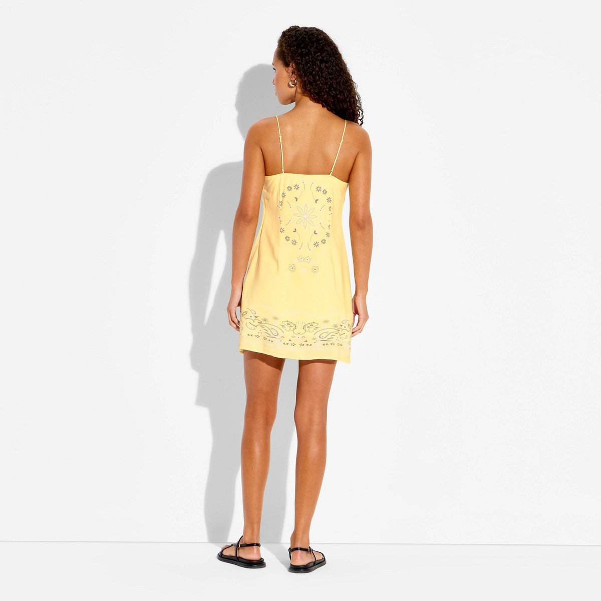 Женские платья Wild Fable Women's Bandana Mini Shift Dress - Wild Fable™ Light Yellow Paisley S — фото 3