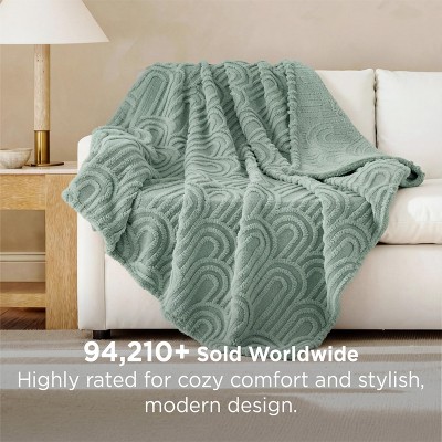 Condition photo showing New/Like New for bedsure gentlesoft light grey throw blanket for couch - super soft & cozy summer blankets for women, fluffy fleece throw for girls, 50x60