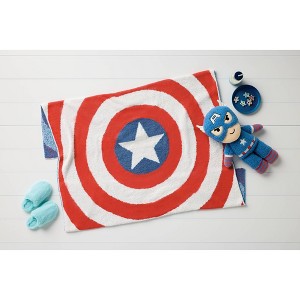 Marvel Captain America Shield Knit Kids' Throw Blanket - The Marvel Collection by Pillowfort™ - 1 of 4