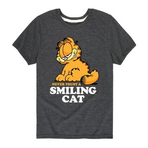 Boys' - Garfield - Never Trust Smiling Cat Short Sleeve Graphic T-Shirt - 1 of 4
