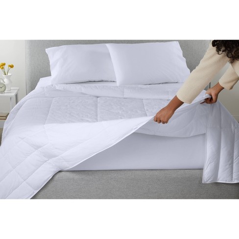 Smart Bedding's Linen Sheets Snap to the Duvet Cover