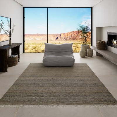 Gray Handwoven Synthetic Indoor/Outdoor Rug, 9' x 12'
