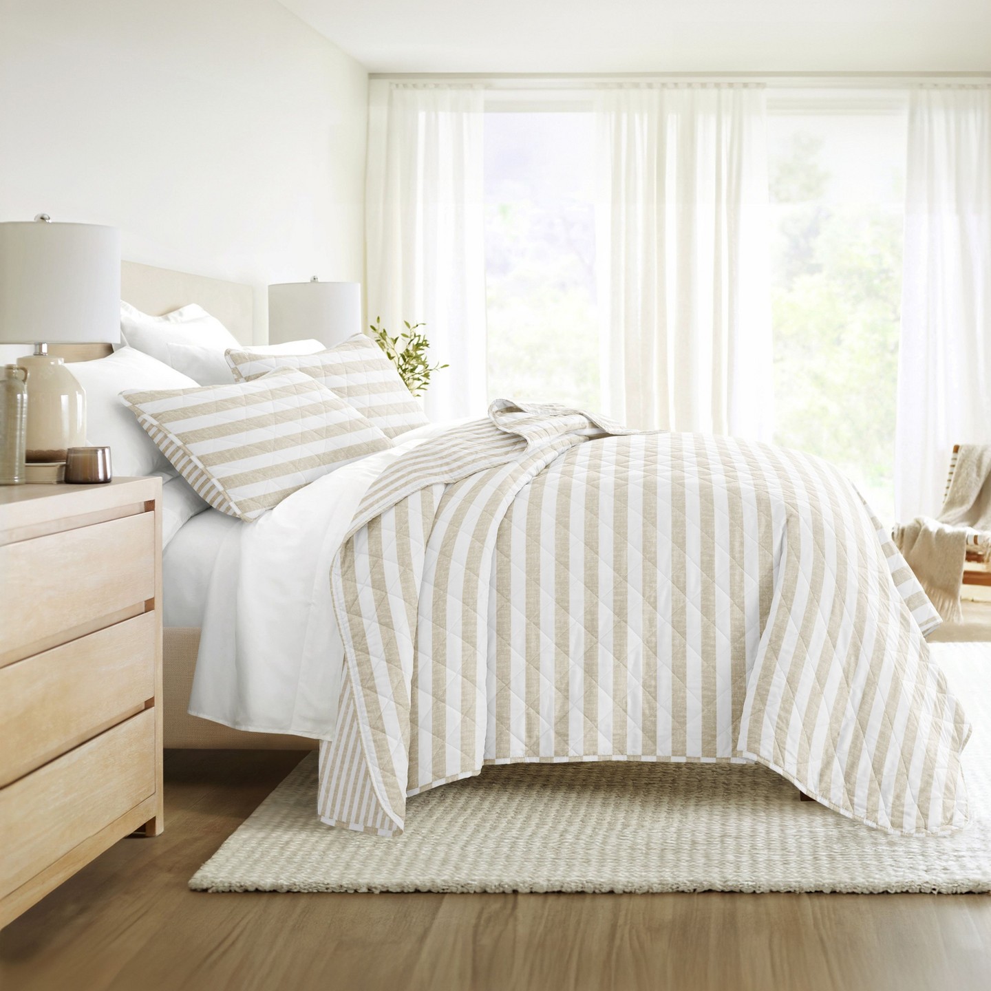 Комплект с покрывалом Becky Cameron All Season Coverlet Set – Super Soft Quilted Bedding in Classic Stripe Pattern, Classic Stripe Natural, Twin/Twin Extra Long, цвет: Полосатый — фото 2