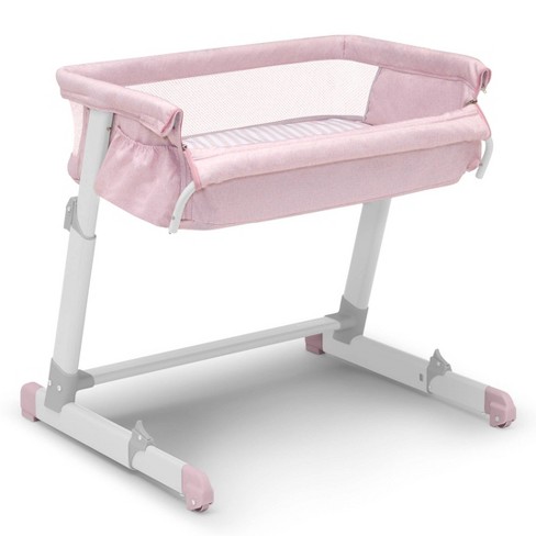 Adjustable height clearance bassinet