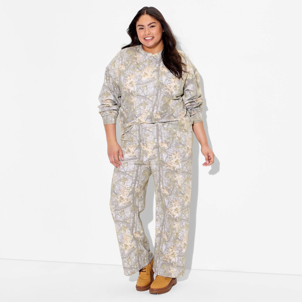 Modern Lux Women's Fleece Graphic Pullover Sweatshirt - Camo 2X