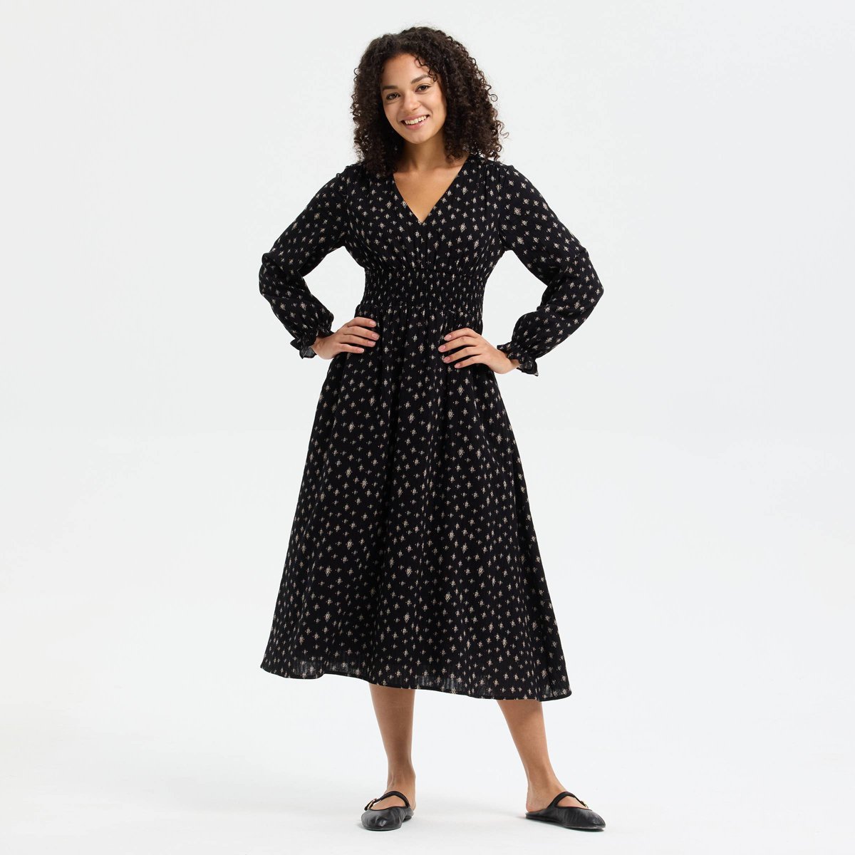 Женские платья Universal Thread Women's Balloon Long Sleeve Smocked Bodice Midi Dress - Universal Thread™ Black Floral M — фото 3