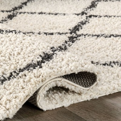 Ivory Diamond Trellis Shag Area Rug with Tassels, 2' x 3'