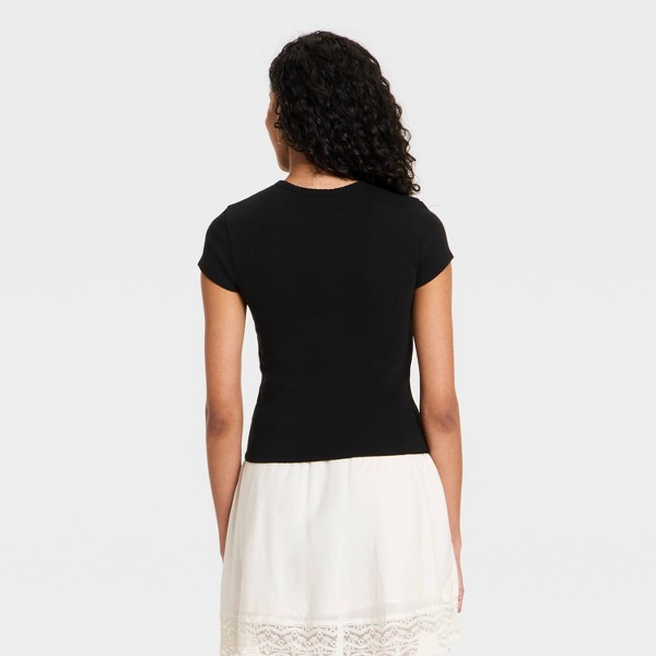 Playera de manga corta con canalé para mujer - Universal Thread™ 2