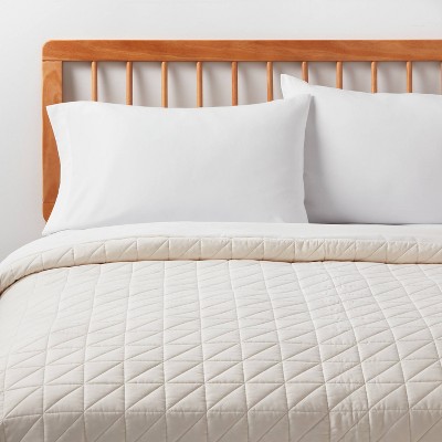 Twin/Twin Extra Long Microfiber Quilt Ivory - Room Essentials™