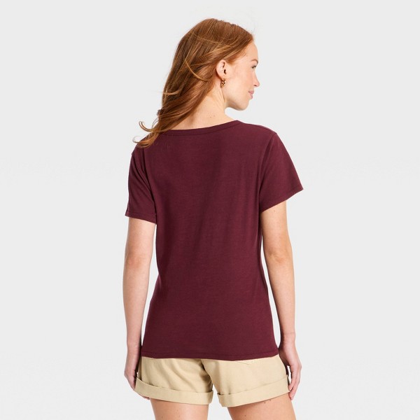 Playera clásica de cuello V de mujer en jersey - Universal Thread™ 2