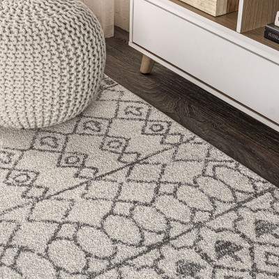 Izil Moroccan Cream and Gray 4' x 6' Synthetic Area Rug