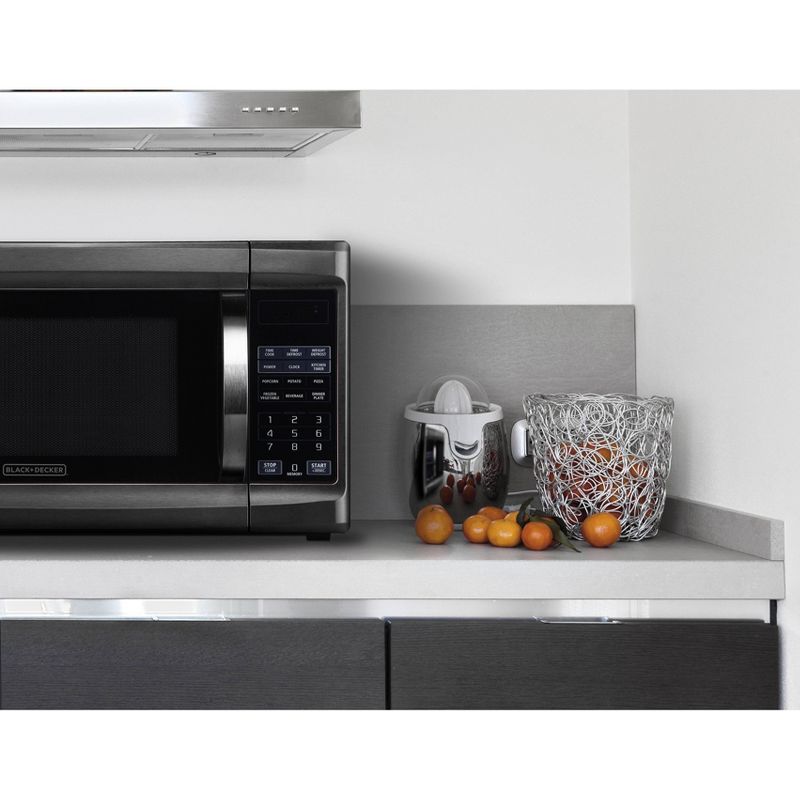 BLACK+DECKER 1.3 cu ft 1000 Watt Microwave Oven - Black Stainless Steel, 3 of 5