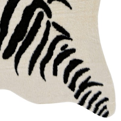 Black Spot Tufted Faux Cowhide 5'x6'6" Rug