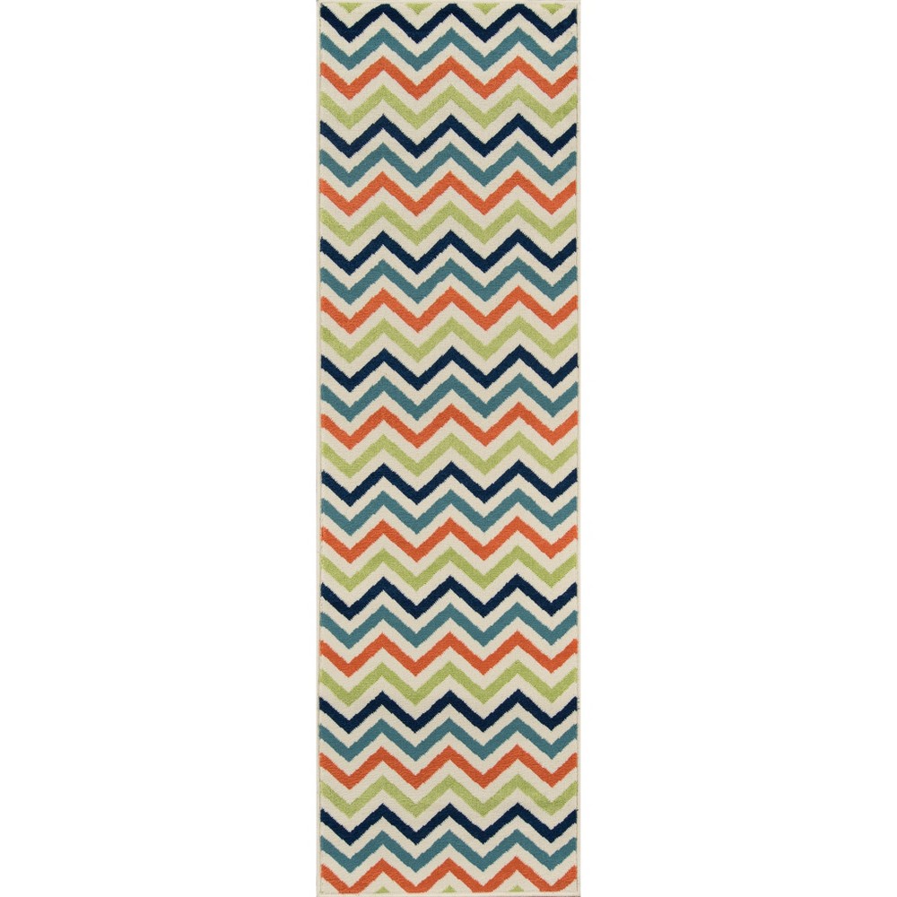 Chevron Indoor/Outdoor Runner (2'3inx7'6in)