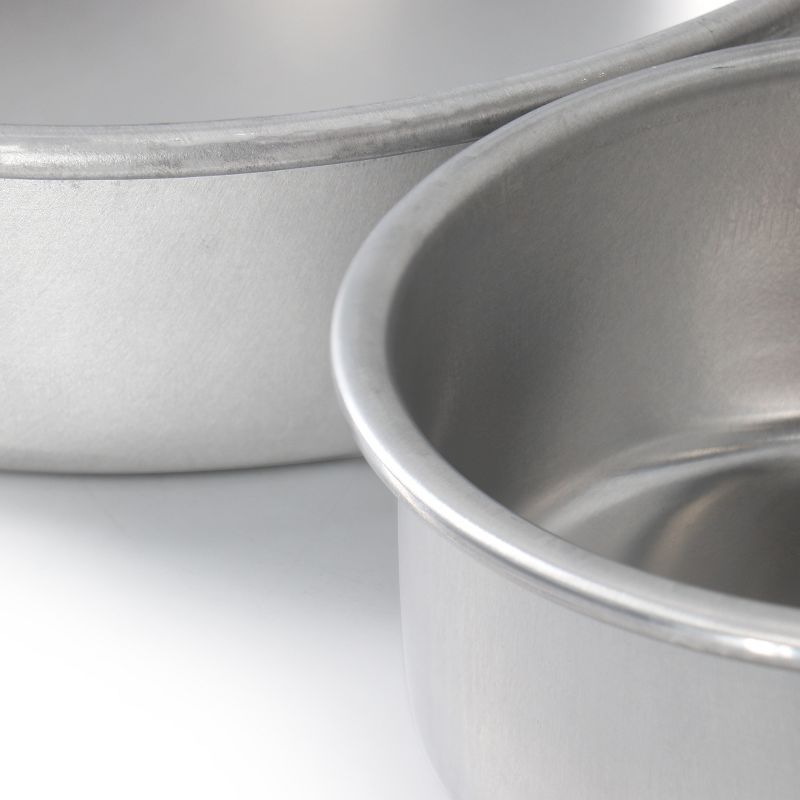 Our Table 3 Piece Round Aluminum Cake Pan Set in Silver, 4 of 7