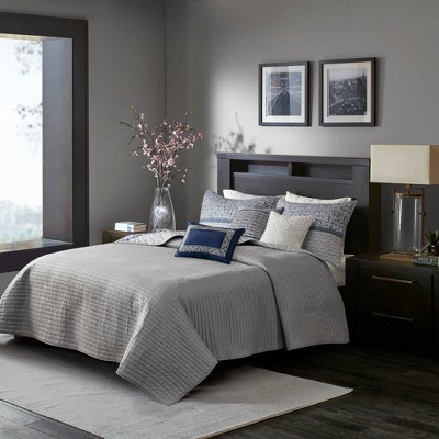 Navy Reversible Jacquard Full Quilt Set with Throw Pillows