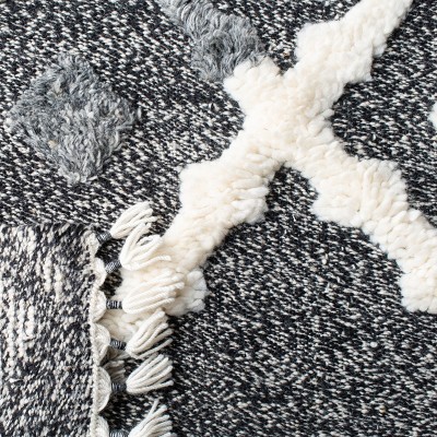 Casablanca 4' x 6' Black and White Wool Shag Rug