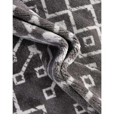 Light Gray Rectangular Trellis Synthetic Area Rug 5' x 8'