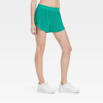 Women's Mid-Rise Micro-Pleated Shorts 2.5" - All In Motion™