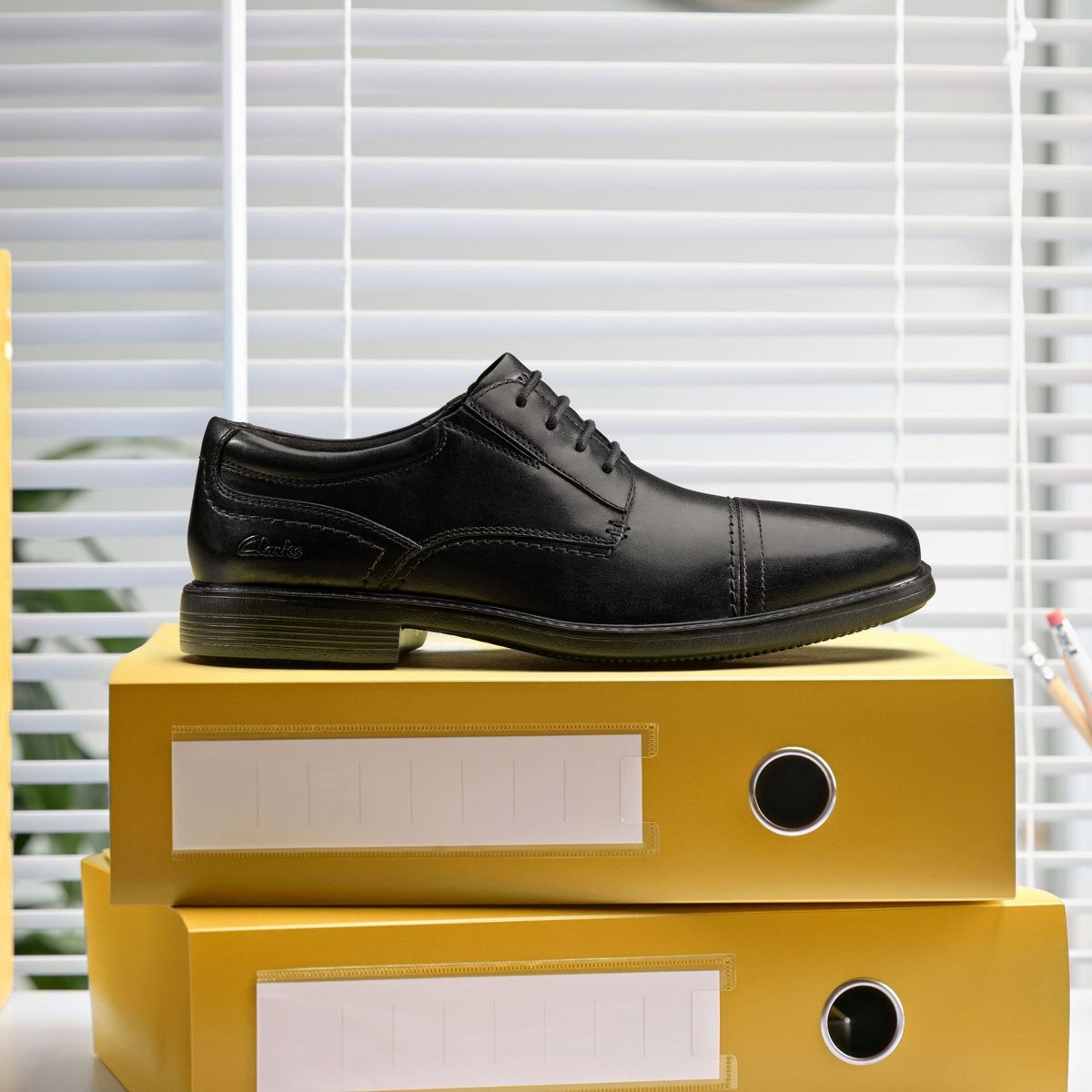 Clarks Mens Dresslite Cap Black Leather Shoes - thumbnail 2