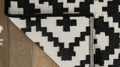 Black and White Geometric Reversible Synthetic 5' x 7' Rug