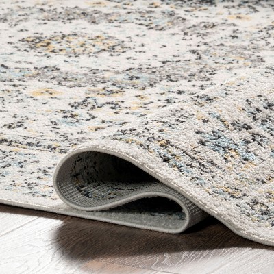 Gray Distressed Persian 5' x 7' Synthetic Area Rug