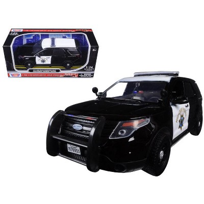 2015 Ford Interceptor Police Utility "California Highway Patrol" (CHP) Black and White 1/24 Diecast Model Car by Motormax