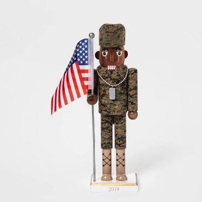 army soldier nutcracker