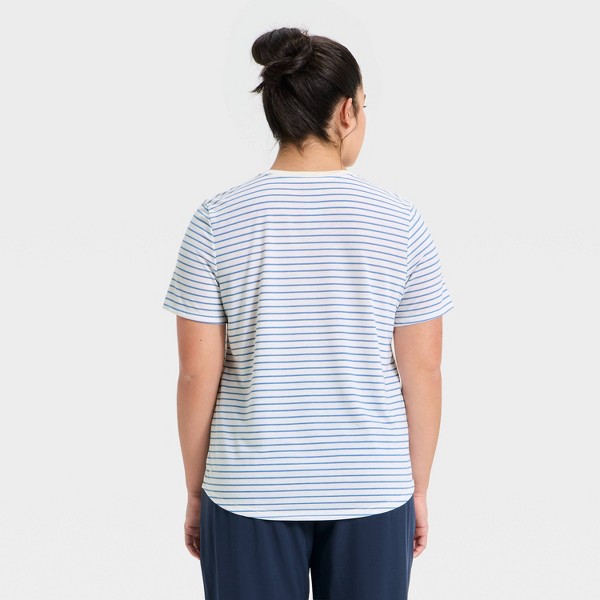 Camiseta de Manga Corta Suave de Cuello Redondo para Mujer - All In Motion™ 5